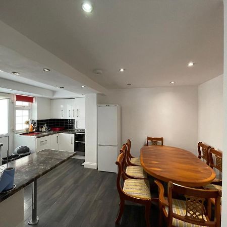 4 Bedroom House 10 Mins Walk To The Beach And Less Than A Mile From Bournemouth Main Station Экстерьер фото