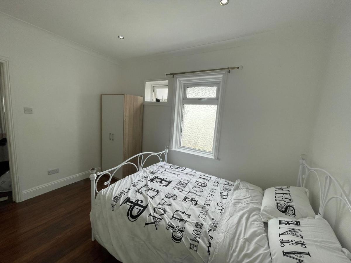 4 Bedroom House 10 Mins Walk To The Beach And Less Than A Mile From Bournemouth Main Station Экстерьер фото