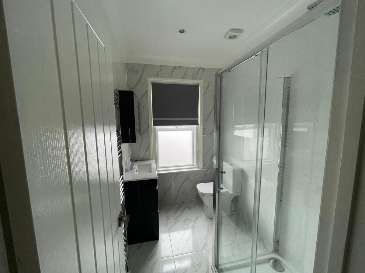 4 Bedroom House 10 Mins Walk To The Beach And Less Than A Mile From Bournemouth Main Station Экстерьер фото