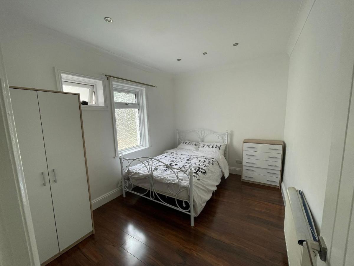 4 Bedroom House 10 Mins Walk To The Beach And Less Than A Mile From Bournemouth Main Station Экстерьер фото