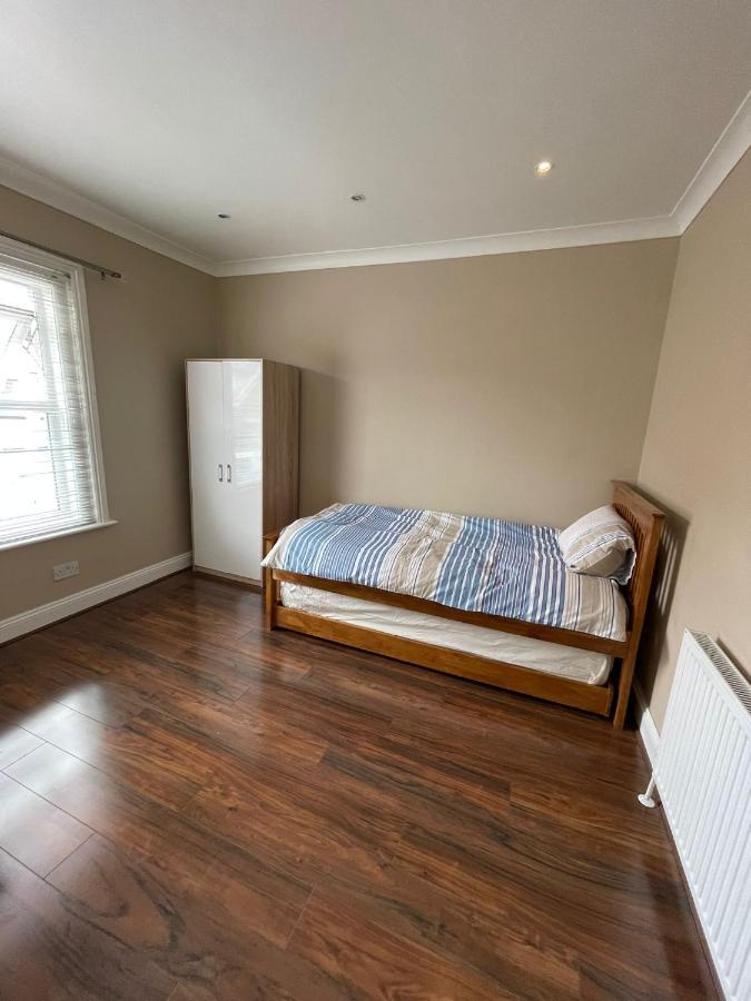 4 Bedroom House 10 Mins Walk To The Beach And Less Than A Mile From Bournemouth Main Station Экстерьер фото