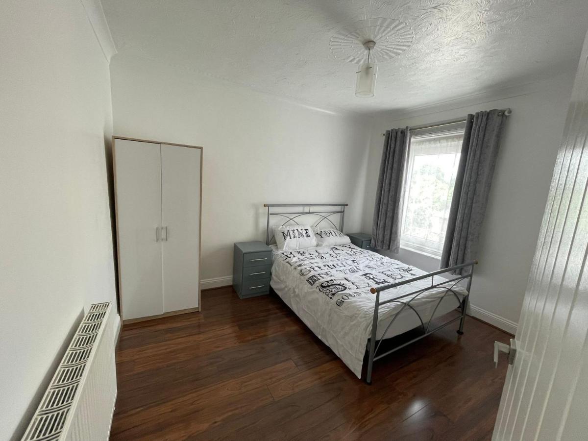 4 Bedroom House 10 Mins Walk To The Beach And Less Than A Mile From Bournemouth Main Station Экстерьер фото