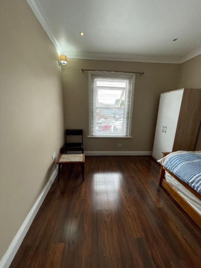 4 Bedroom House 10 Mins Walk To The Beach And Less Than A Mile From Bournemouth Main Station Экстерьер фото