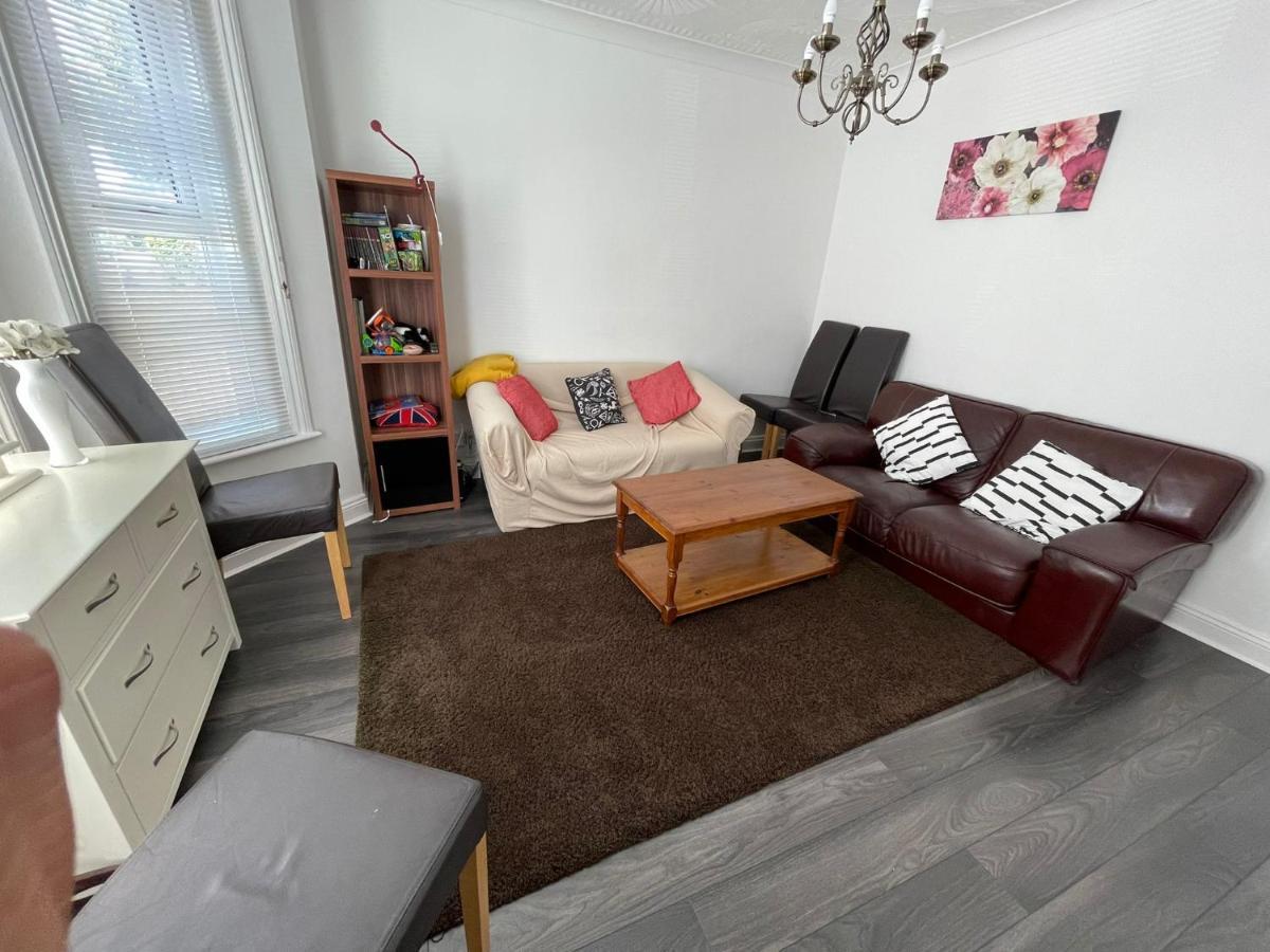 4 Bedroom House 10 Mins Walk To The Beach And Less Than A Mile From Bournemouth Main Station Экстерьер фото