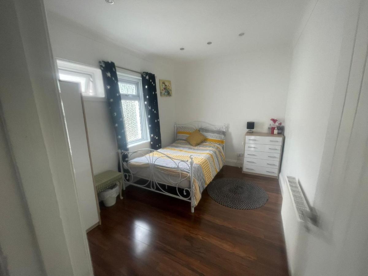 4 Bedroom House 10 Mins Walk To The Beach And Less Than A Mile From Bournemouth Main Station Экстерьер фото