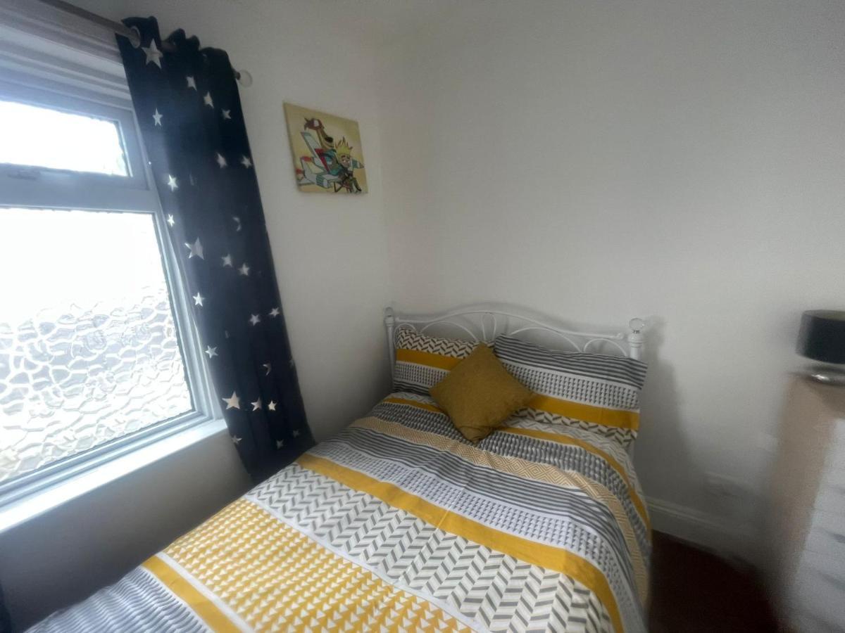 4 Bedroom House 10 Mins Walk To The Beach And Less Than A Mile From Bournemouth Main Station Экстерьер фото
