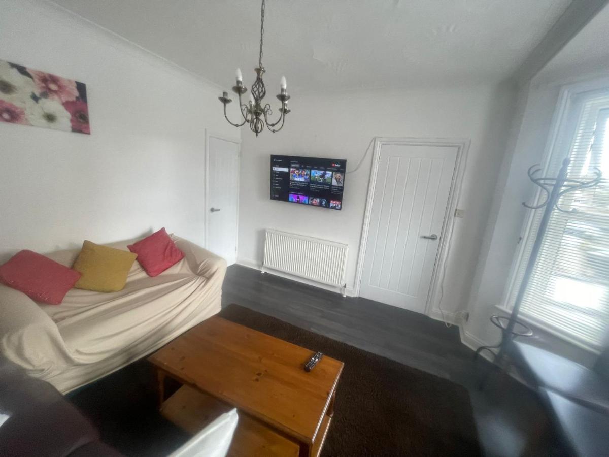 4 Bedroom House 10 Mins Walk To The Beach And Less Than A Mile From Bournemouth Main Station Экстерьер фото
